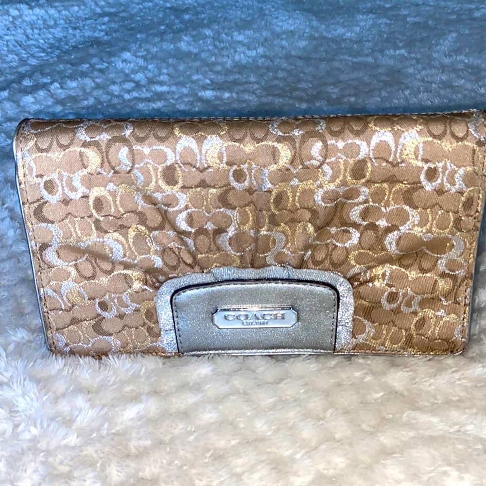 Vintage authentic Coach clutch w/ crossbody strap